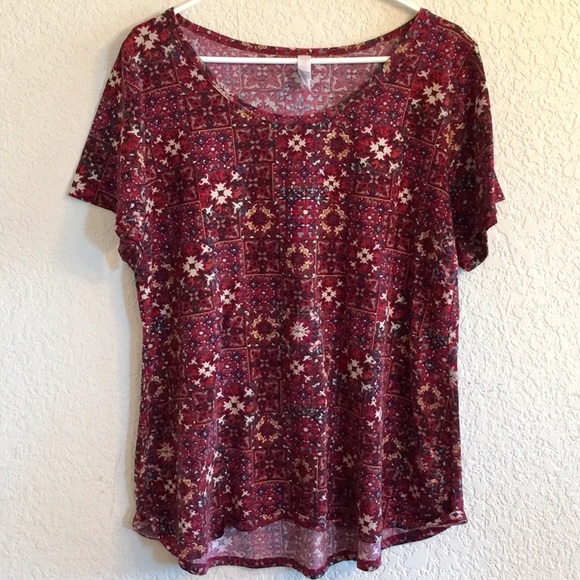 LuLaRoe Tops - 🍂LulaRoe Classic Tee XL